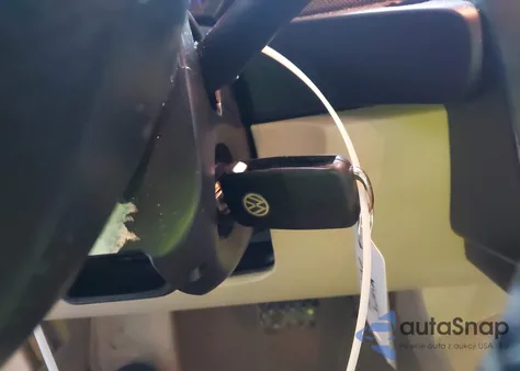 2010 Volkswagen New Beetle 2.5L from USA, damaged, VIN 3VWPW3AG1AM022773